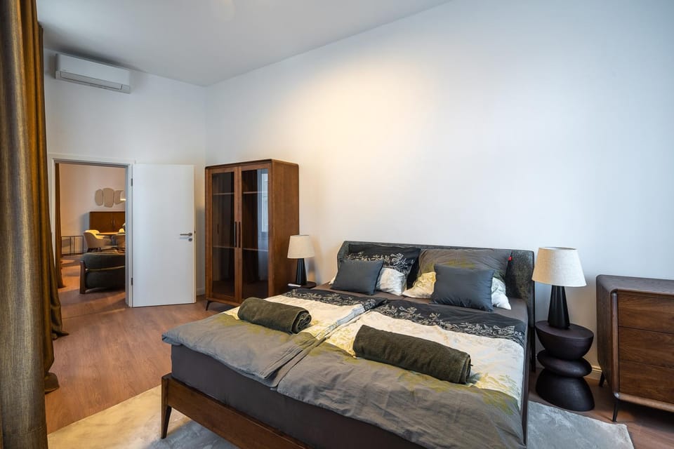Bed, Bedroom, air conditioner