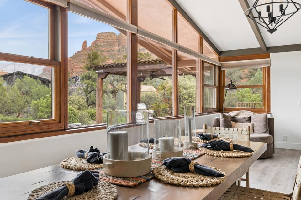 Day, Natural landscape, Food and drinks, Dining area, Mountain view