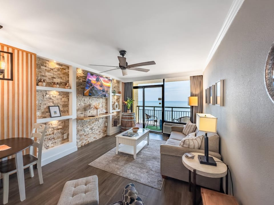 Gorgeous Renovated & Nautical Oceanfront Condo! Caravelle 937 House in Myrtle Beach