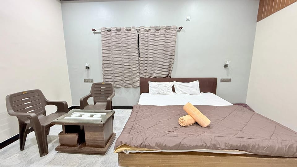 Bed, Living room, Bedroom, towels