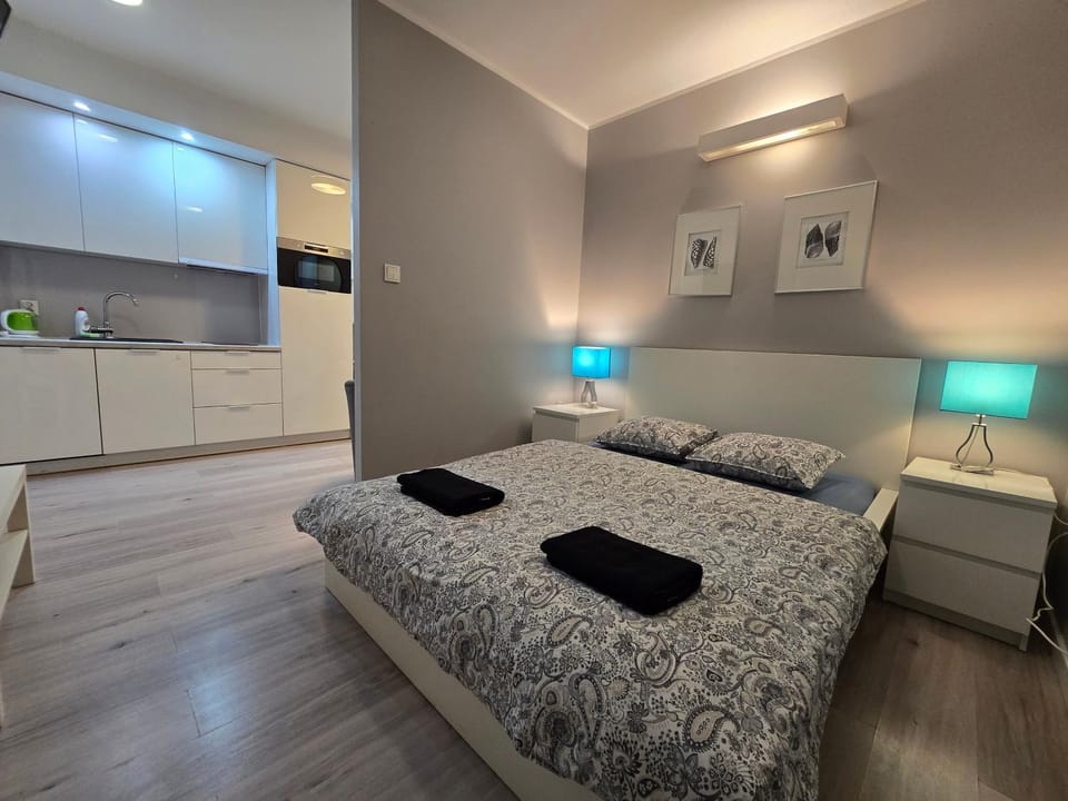 Bed, Kitchen or kitchenette