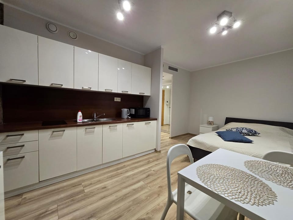Bed, Kitchen or kitchenette, stove