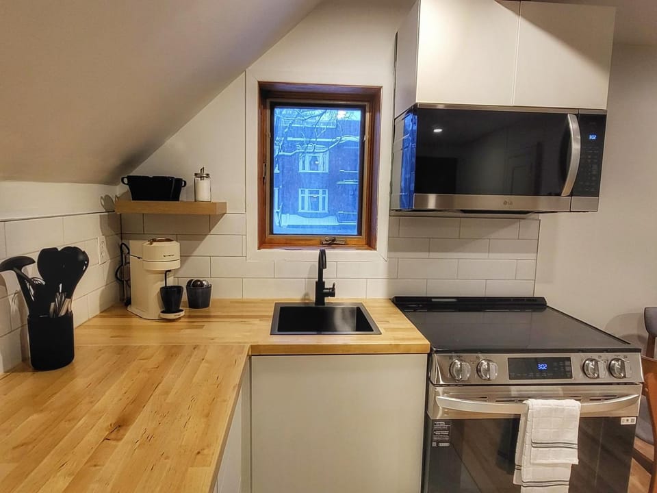 Coffee/tea facilities, Kitchen or kitchenette, pet friendly, stove, toaster