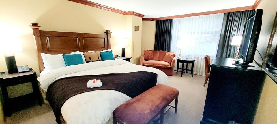 Dav's Slopeside King Studio -- Resort & Spa at Everline Apartment hotel in Palisades Tahoe (Olympic Valley)