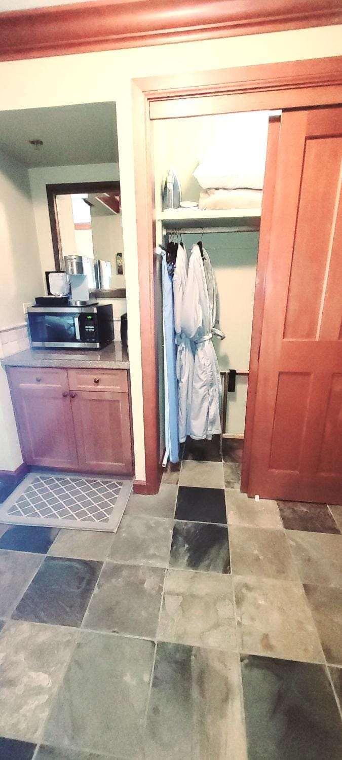 Coffee/tea facilities, microwave