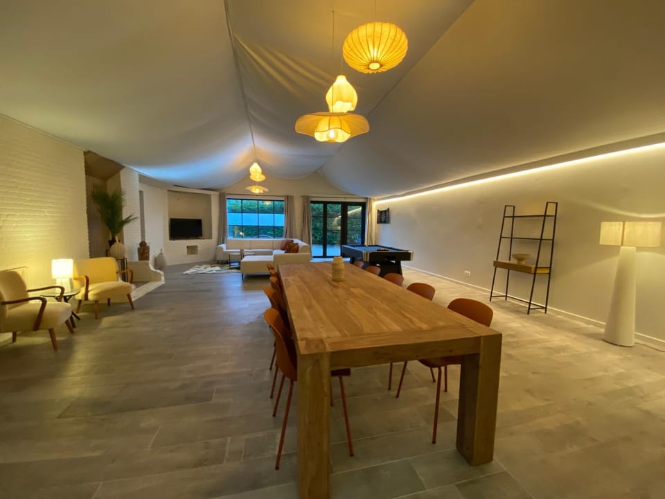 Dining area, On site