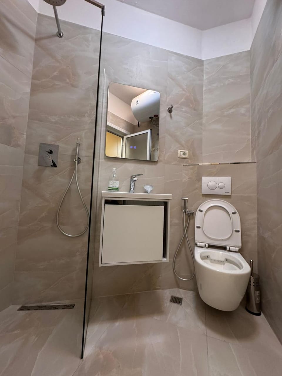 Shower, Toilet, Bathroom, towels