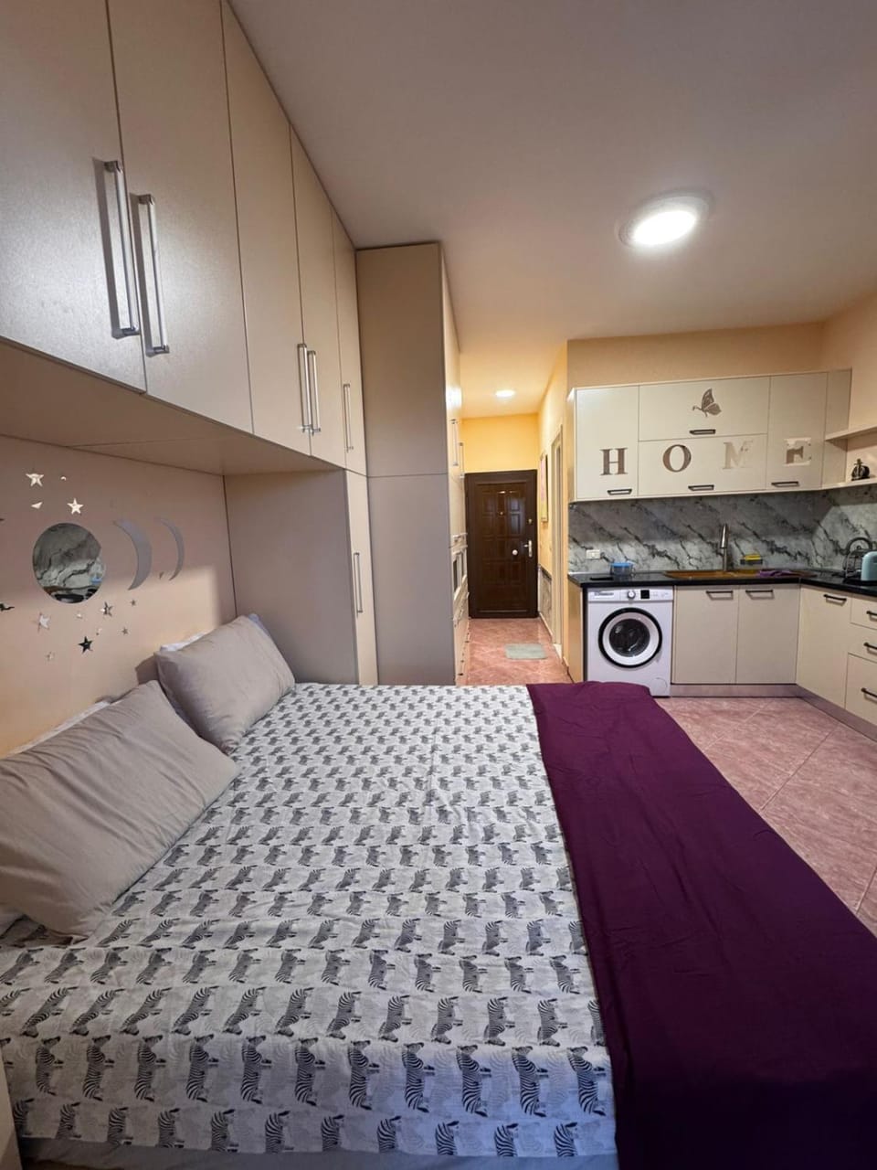 Bed, Kitchen or kitchenette, Photo of the whole room, Bedroom, stove, washing machine