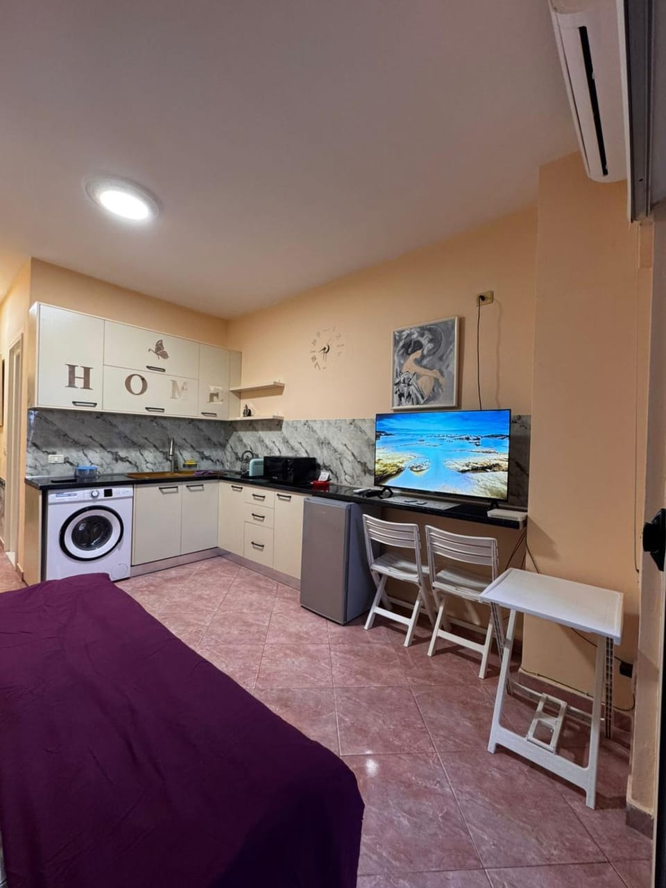 TV and multimedia, Kitchen or kitchenette, Dining area, stove, washing machine