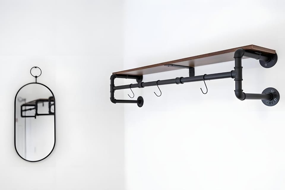 Stoke-on-Trent 3BR Home - 25 Mins to Alton Towers & Parking Apartment in Stoke-on-Trent