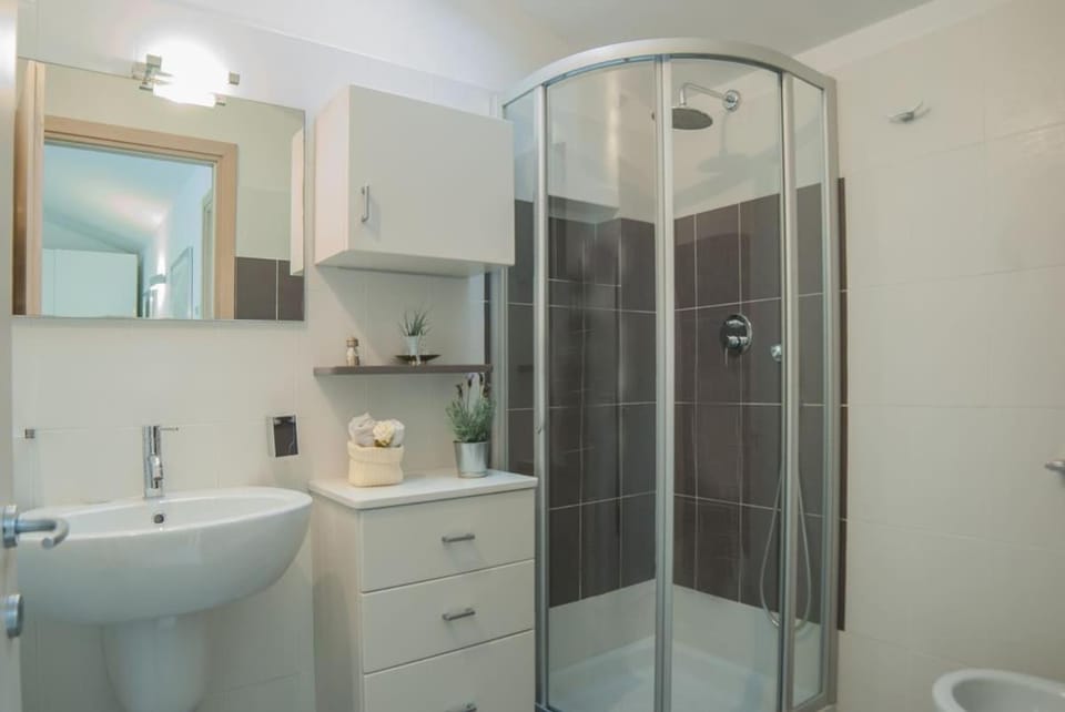 Apartment with terrace SAN FREDIANO AREA -4 people Apartment in Florence