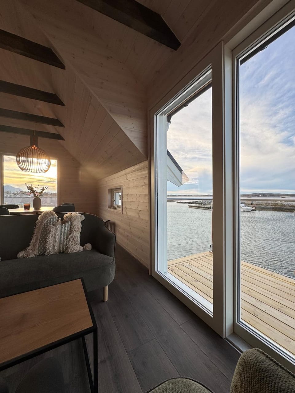 Rorbu Brønnøysund - høy standard - fantastisk havutsikt - privat brygge Apartment in Nordland, Norway
