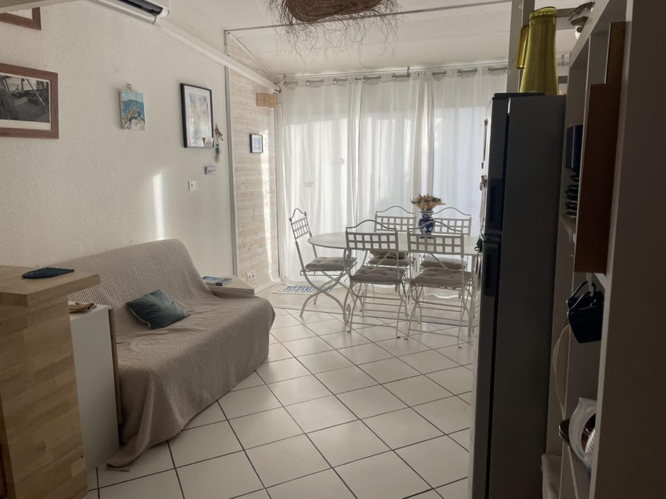 Winter, Seating area, Dining area