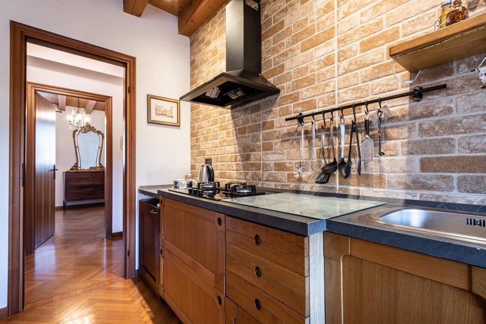 Coffee/tea facilities, Kitchen or kitchenette, kitchen