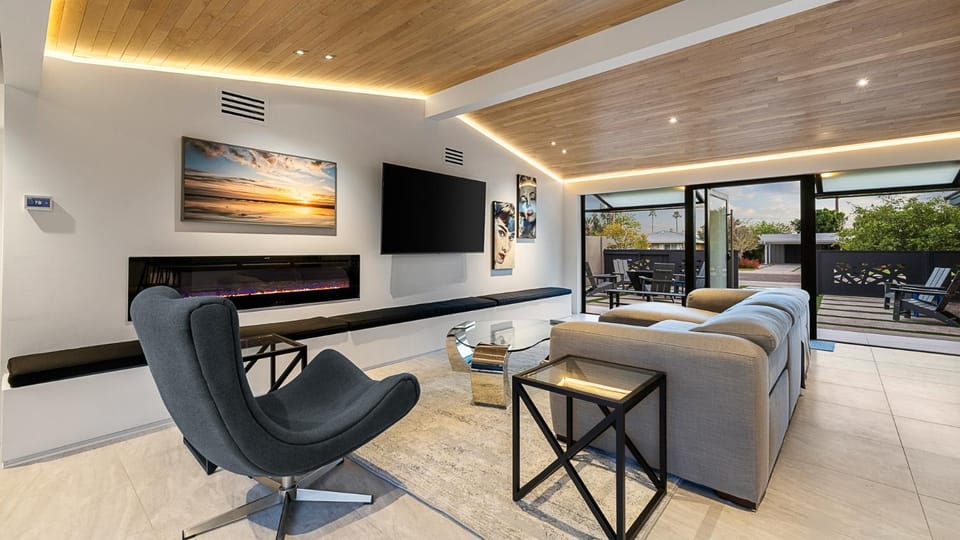 TV and multimedia, Living room, Seating area, fireplace