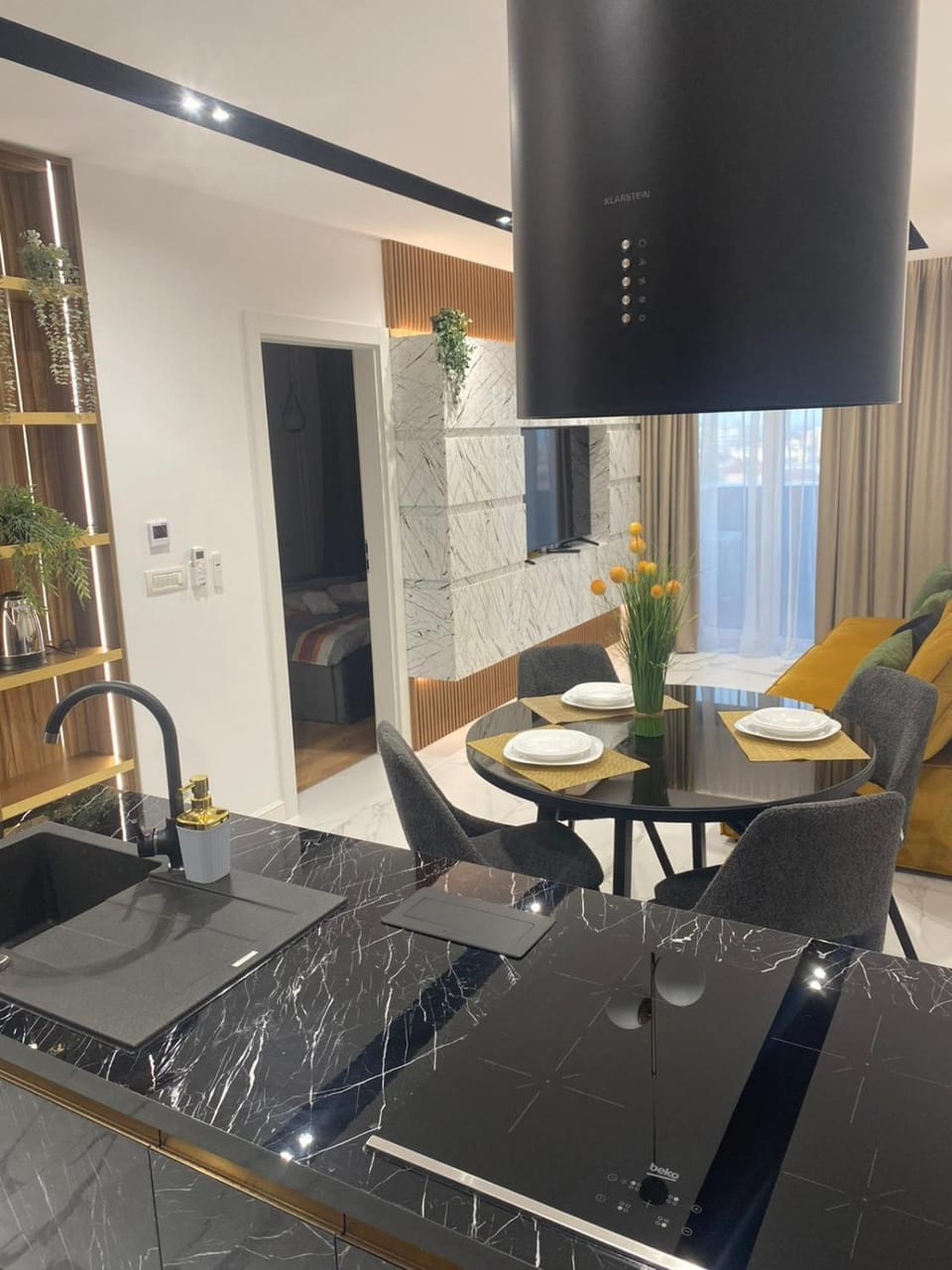 Kitchen or kitchenette, Living room, Seating area, Dining area, pet friendly, stove