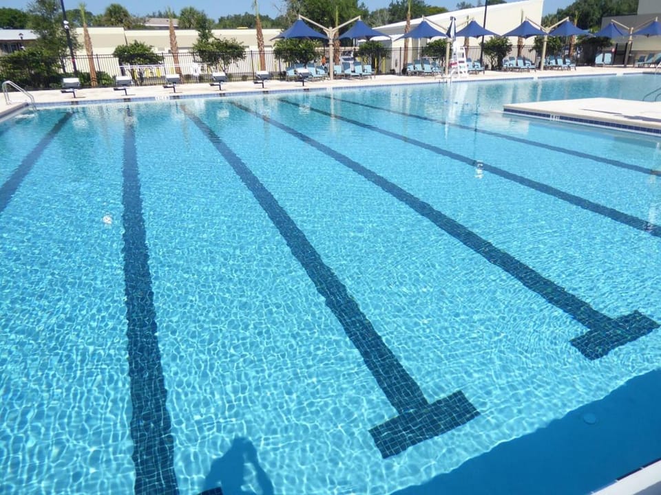 Perfecto Mundo 4, Orlando Area 4BR-2BA Jacuzzi-Billiard-Ping Pong-City Pool House in Altamonte Springs