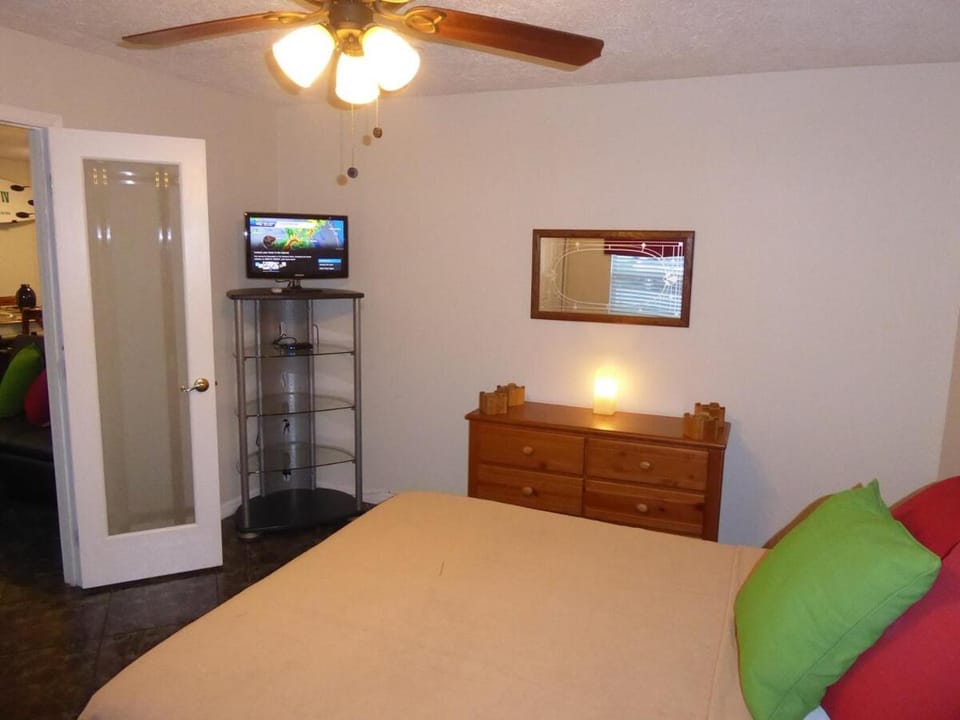 Perfecto Mundo 4, Orlando Area 4BR-2BA Jacuzzi-Billiard-Ping Pong-City Pool House in Altamonte Springs