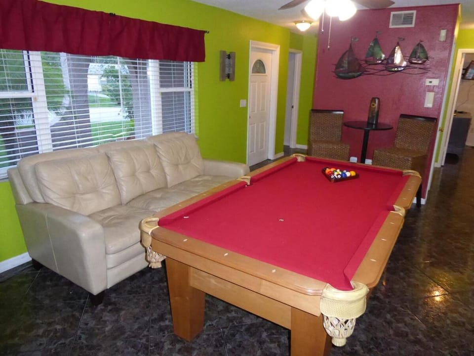 Perfecto Mundo 4, Orlando Area 4BR-2BA Jacuzzi-Billiard-Ping Pong-City Pool House in Altamonte Springs