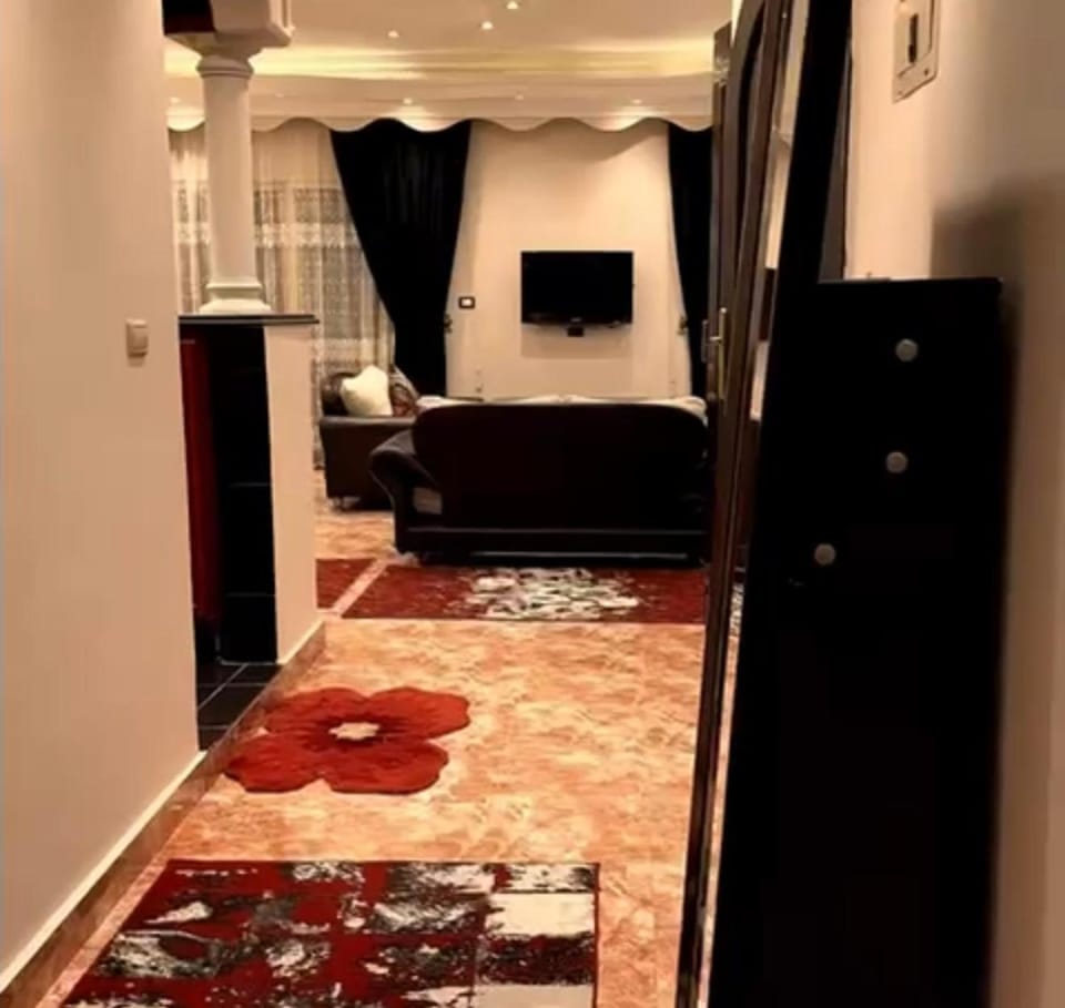شقه مميزه بجوار متحف الحضارات وحدايق الفسطاط Apartment in Cairo
