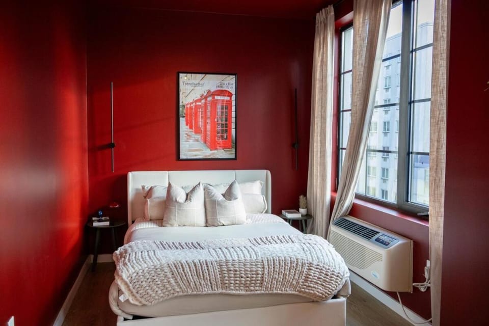 Lux Bronx Apt Rooftop, Pool, Gym, Cinema Apartment in Upper Manhattan
