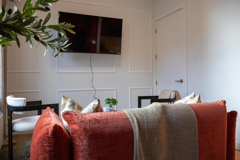 Lux Bronx Apt Rooftop, Pool, Gym, Cinema Apartment in Upper Manhattan