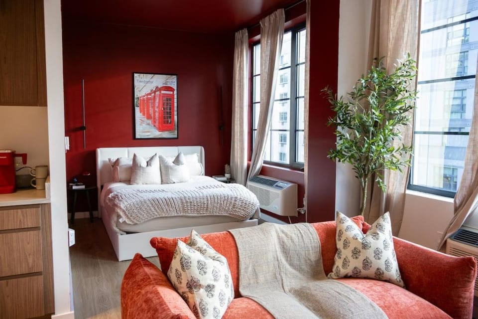 Lux Bronx Apt Rooftop, Pool, Gym, Cinema Apartment in Upper Manhattan