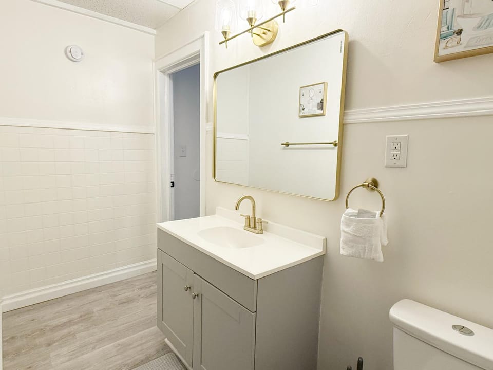 Redbrick Suites - 1BR-1BA Apts near UE Apartment in Evansville