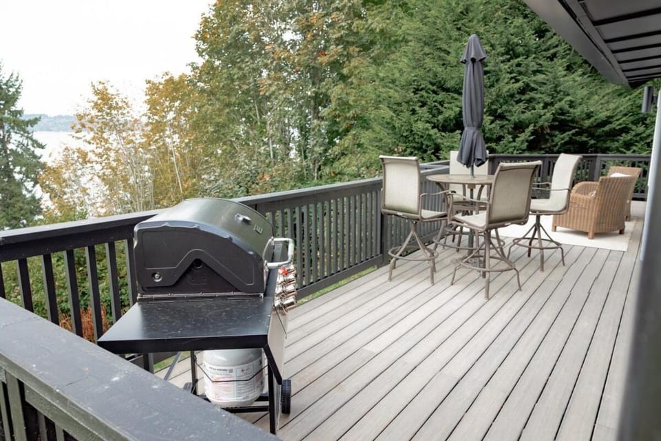 Patio, Day, BBQ facilities, View (from property/room), Balcony/Terrace, Seating area, Dining area, Sea view