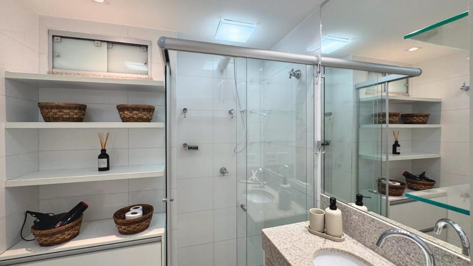 Shower, Bathroom, hair dryier