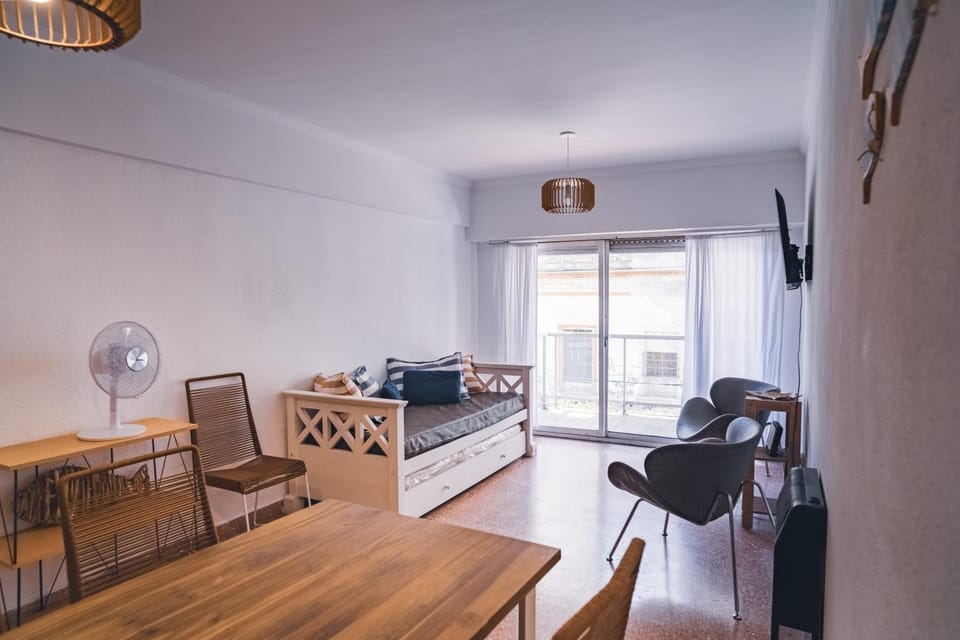 Check and Home - Mitre - 5 Huéspedes con Balcón a la Calle, Patio y Parrilla Apartment in Mar del Plata