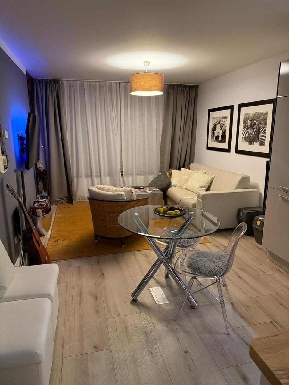 Berlin City West Lux Appartement KuDamm Adenauerplatz centrally located family group friendly Netflix Apartment in Berlin