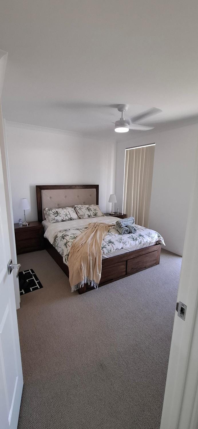 Lake side Master Room Vacation rental in Kelmscott