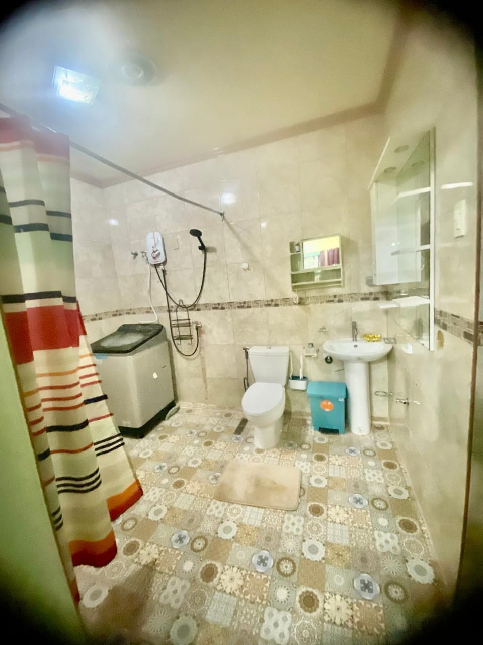 LENS STAYCATION 2BDR-1BR-OWN KTCHN-UPSTAIRs Bed and Breakfast in Davao City