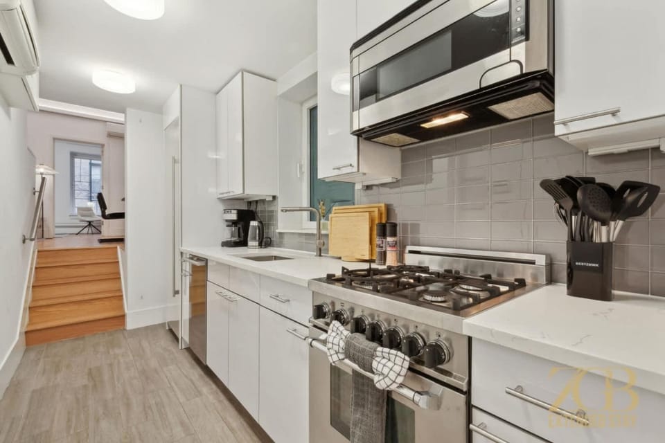 Kitchen or kitchenette, dishwasher, oven, pet friendly, stove