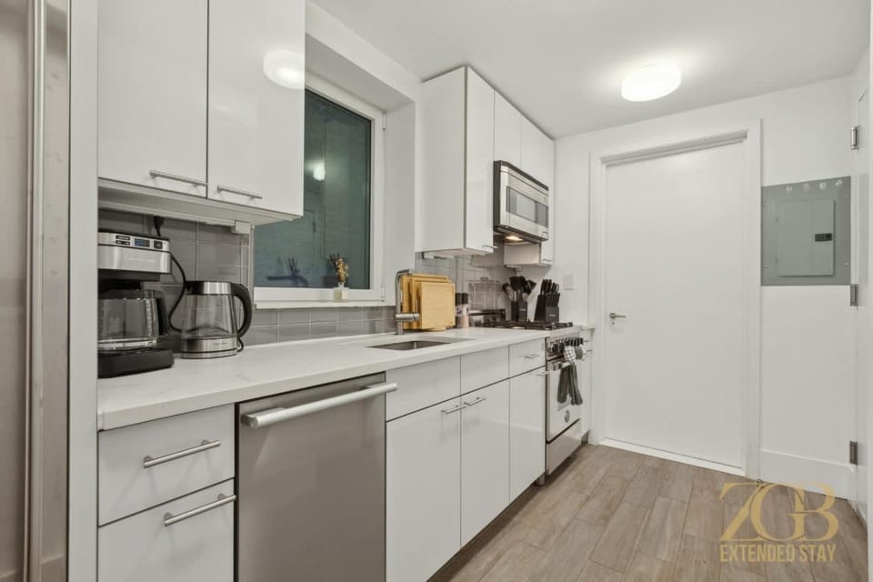 Spacious 1-Bedroom Retreat Near Central Park Apartment in Upper East Side