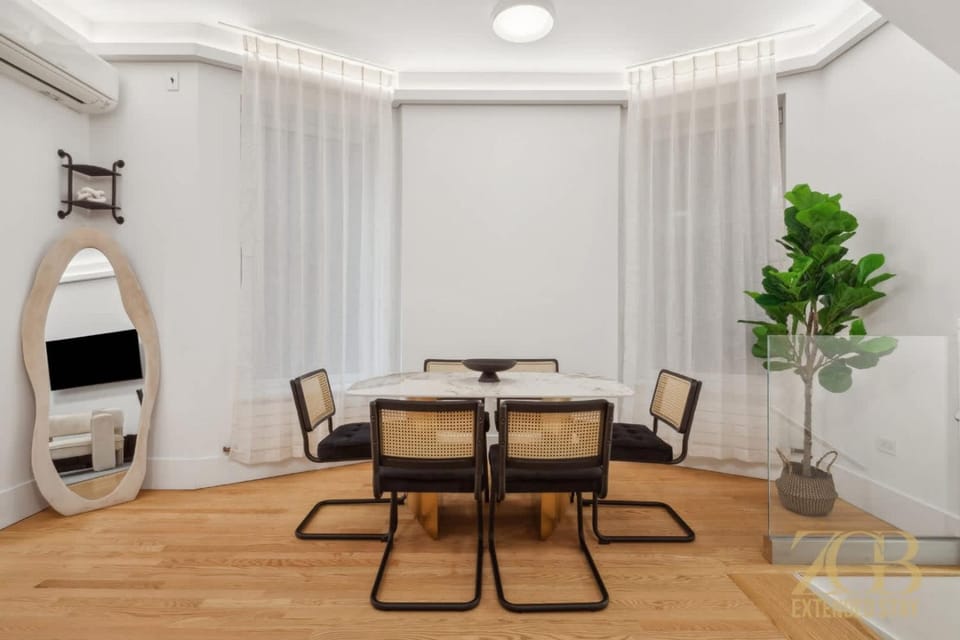 Seating area, Dining area