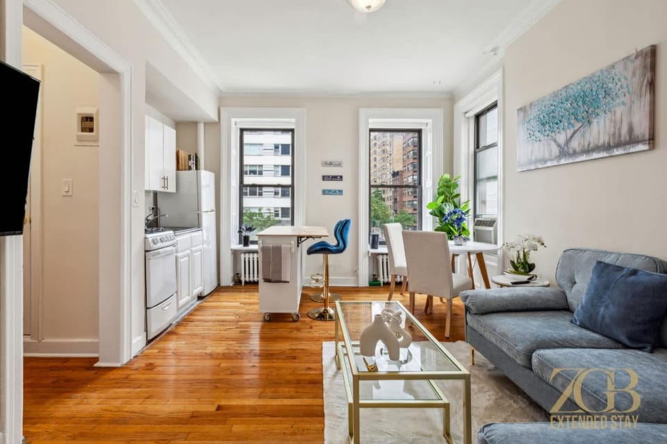 TV and multimedia, Kitchen or kitchenette, Living room, Seating area, Dining area, oven