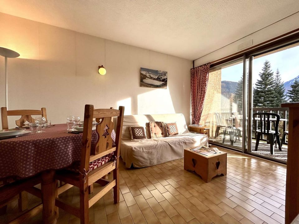 Studio spacieux avec balcon et parking - Briançon 4 pers - FR-1-330C-157 Apartment in Briançon