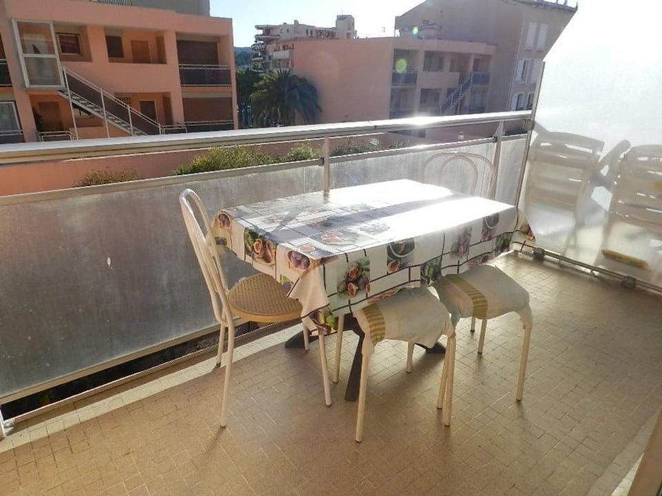 Appartement T2 avec terrasse au centre du Lavandou - FR-1-251-882 Apartment in Le Lavandou