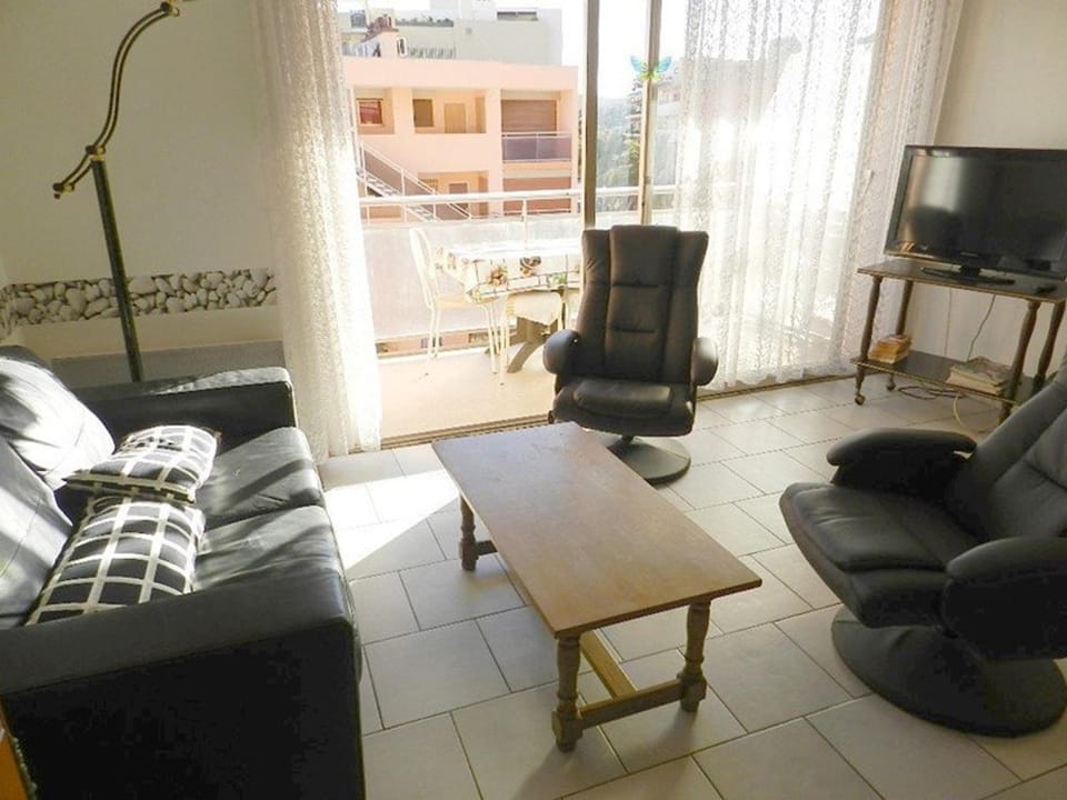 Appartement T2 avec terrasse au centre du Lavandou - FR-1-251-882 Apartment in Le Lavandou