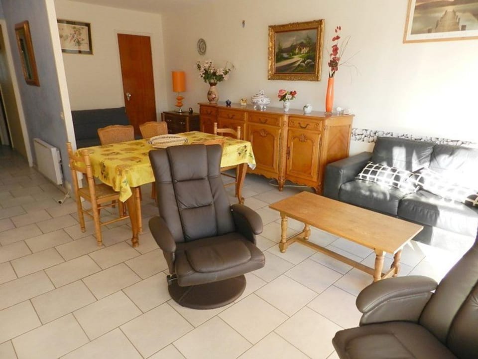 Appartement T2 avec terrasse au centre du Lavandou - FR-1-251-882 Apartment in Le Lavandou