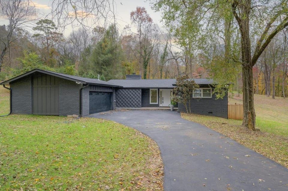 Modern Woodland Escape - Game Room - Grill House in Knoxville
