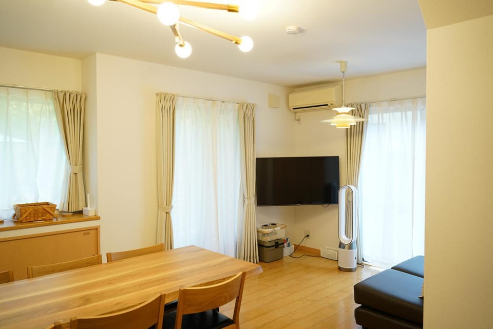 TV and multimedia, Living room, Dining area