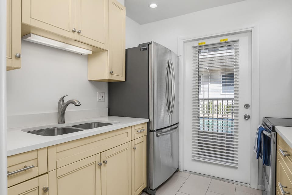 Kitchen or kitchenette, oven, stove