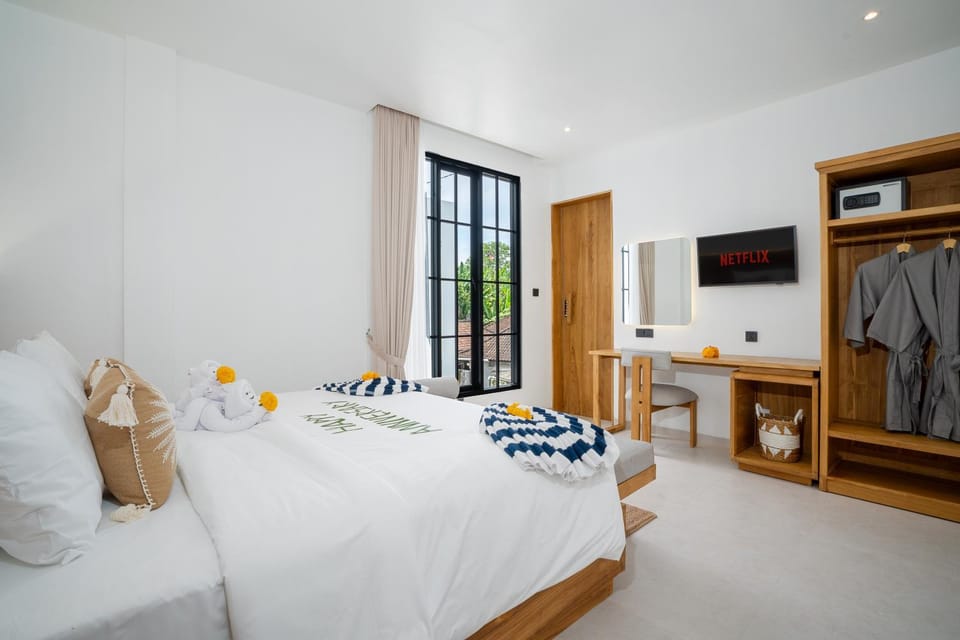 Photo of the whole room, Bedroom