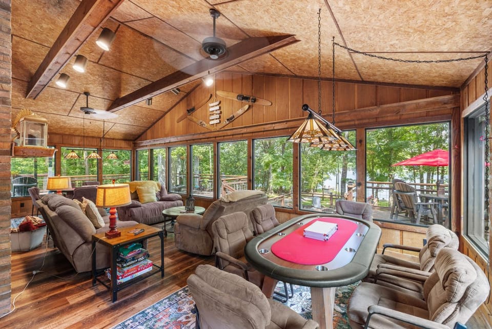 Cool Goose Landing Private Dock Large Deck Game Room 61 House in Lake Barkley