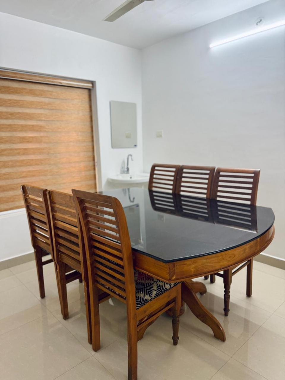 Seating area, Dining area