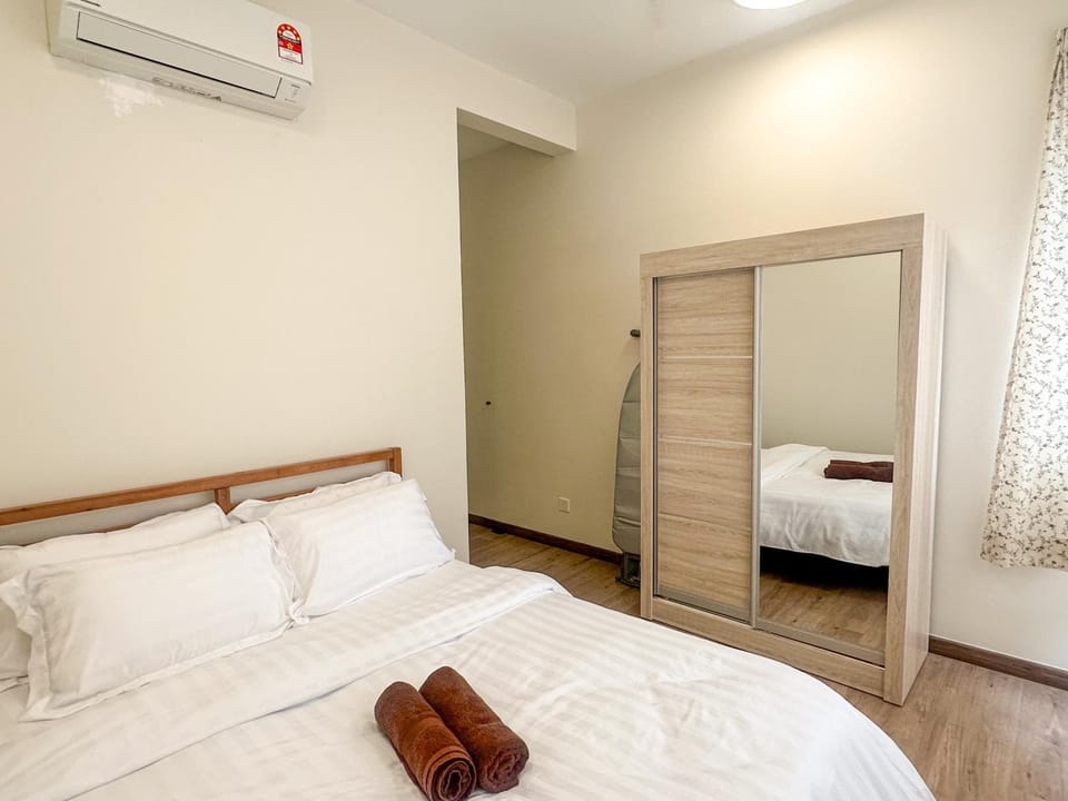 Bed, Photo of the whole room, Bedroom, towels, wardrobe, air conditioner