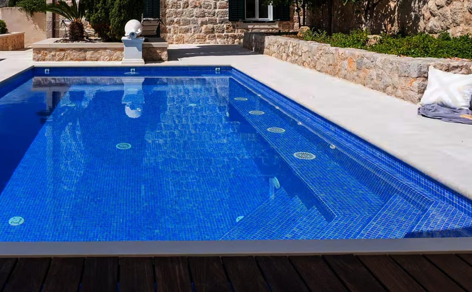Day, Pool view, Swimming pool, sunbed